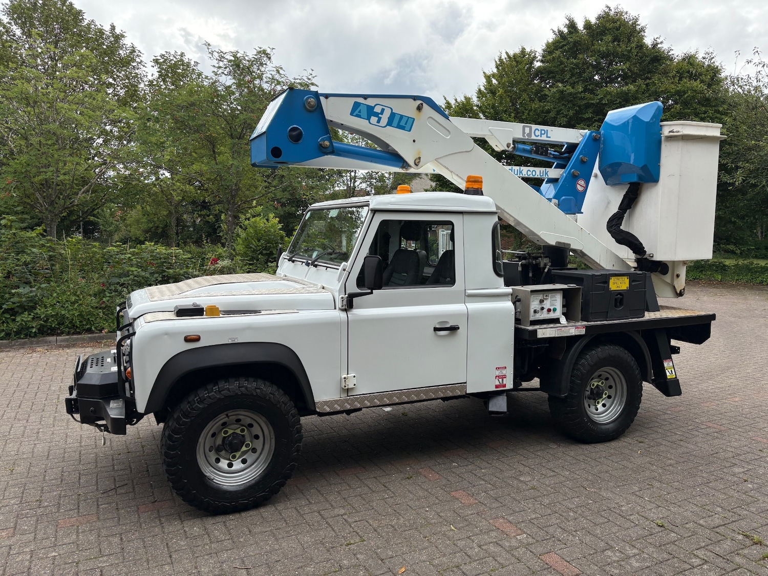 Used Land Rover Defender 2014 for sale - 76957617: Photo 3