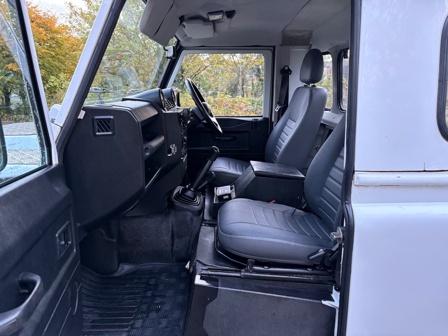 Used Land Rover Defender 2015 for sale - 77004876: Photo 11