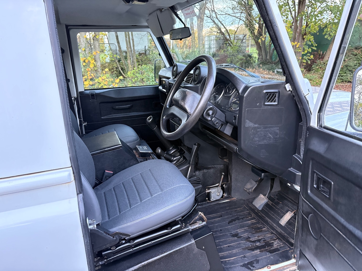 Used Land Rover Defender 2015 for sale - 77004876: Photo 12