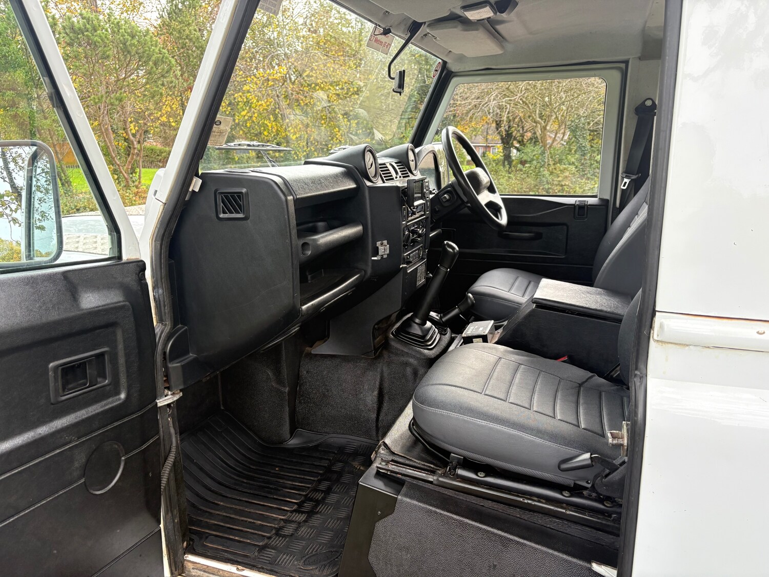Used Land Rover Defender 2014 for sale - 77453440: Photo 4