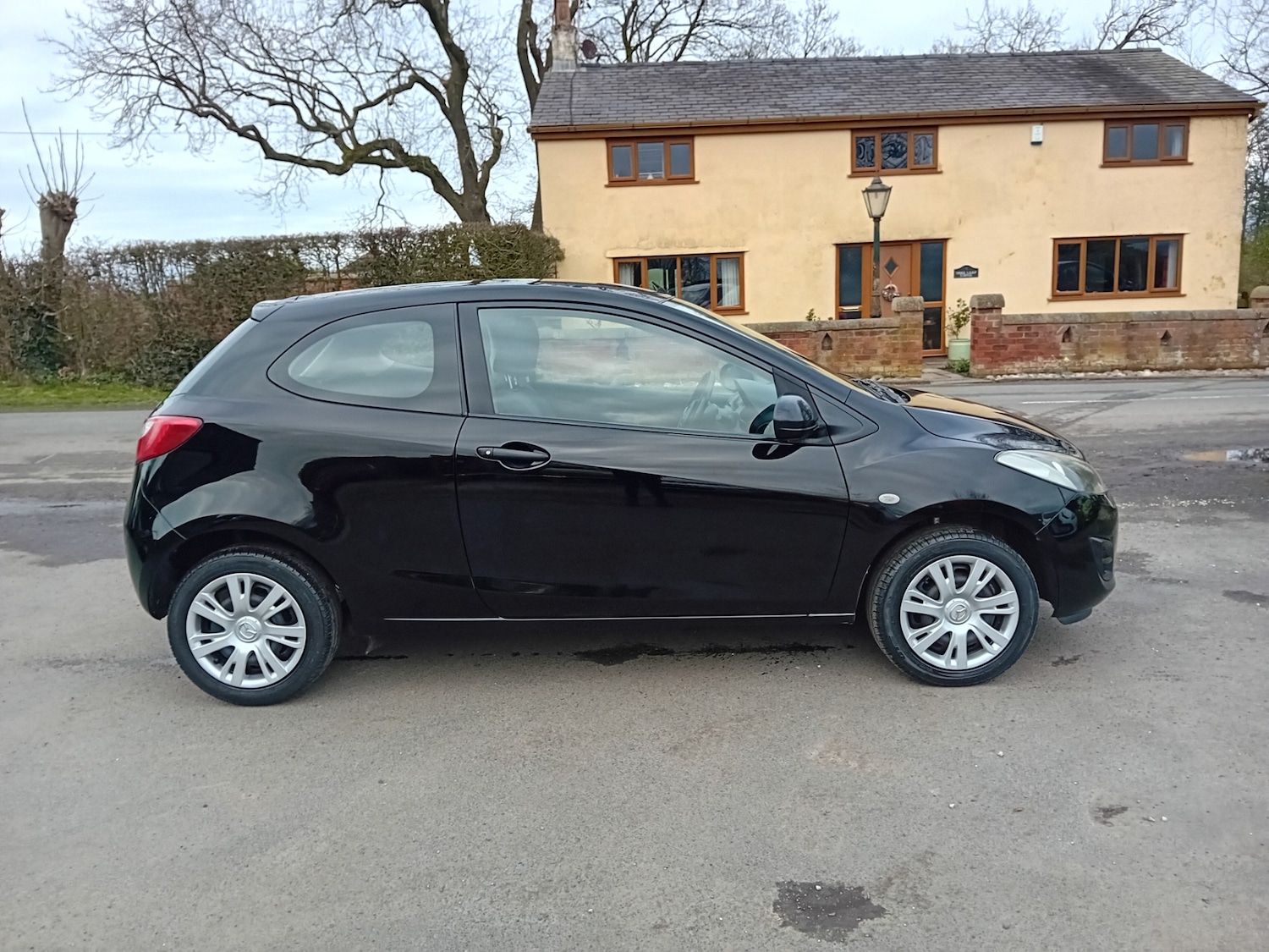 Used Mazda Mazda2 2013 for sale - 77803887: Photo 8