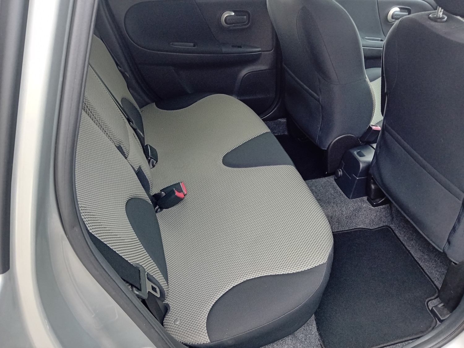 Used Nissan Note 2011 for sale - 77689610: Photo 13