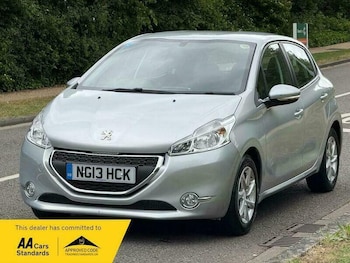 Used Peugeot 208 2013 for sale - 79090770: Photo