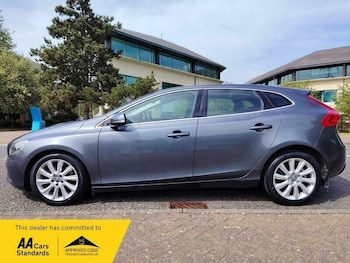 Used Volvo V40 2013 for sale - 79054945: Photo