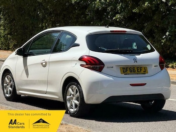 Used Peugeot 208 2016 for sale - 79266253: Photo