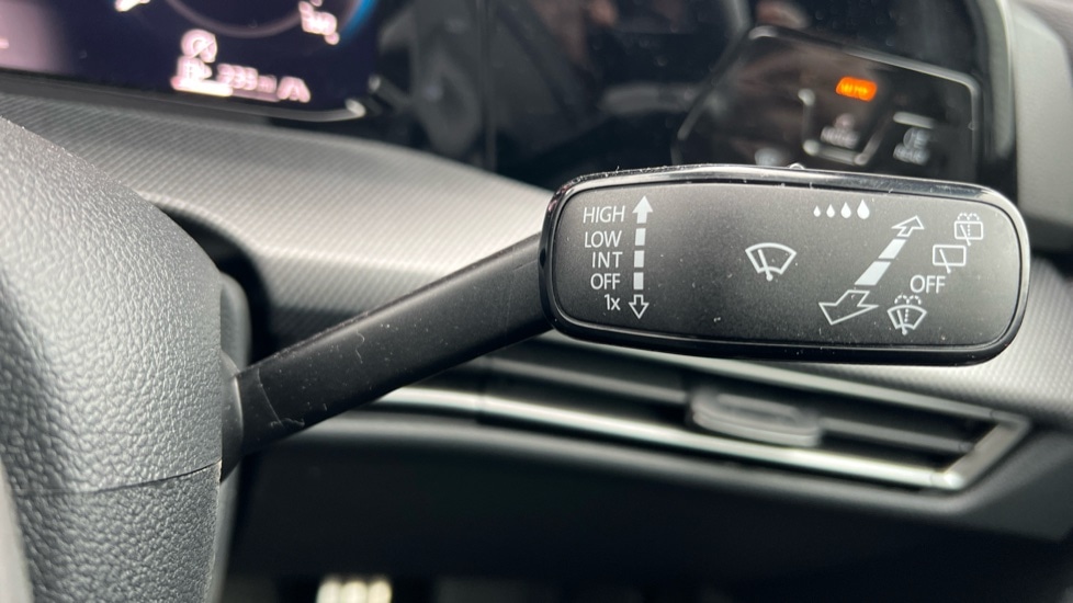 Used Volkswagen Golf 2025 for sale - 76927832: Photo 32