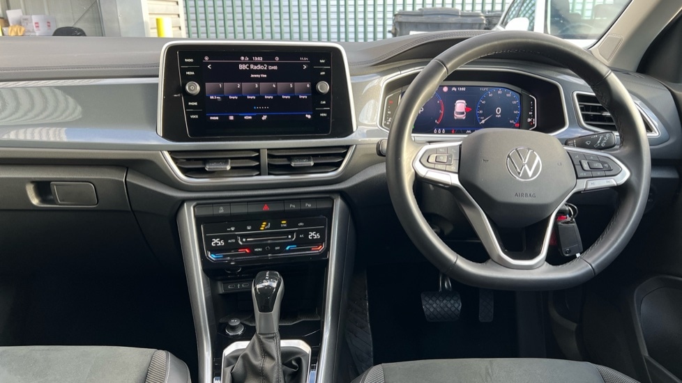 Used Volkswagen T-Roc 2025 for sale - 76870397: Photo 11