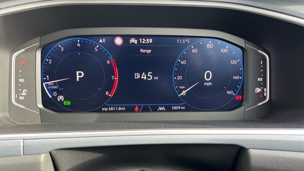 Used Volkswagen T-Roc 2025 for sale - 76870397: Photo 13