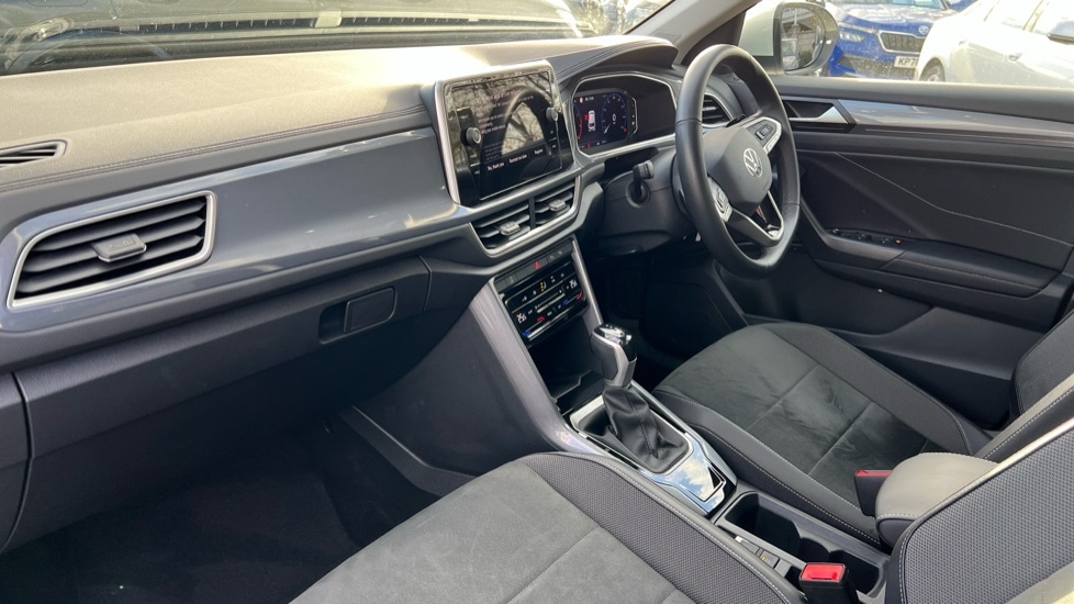 Used Volkswagen T-Roc 2025 for sale - 76870397: Photo 2