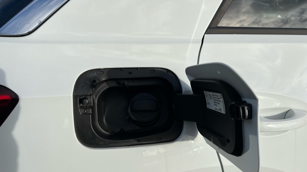 Used Volkswagen T-Roc 2025 for sale - 76870397: Photo 29