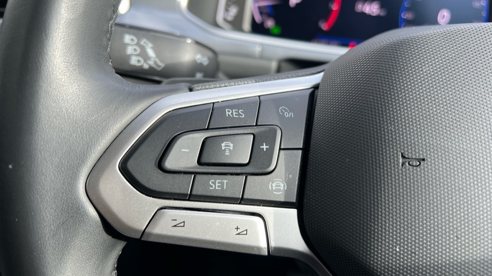 Used Volkswagen T-Roc 2025 for sale - 76870397: Photo 30