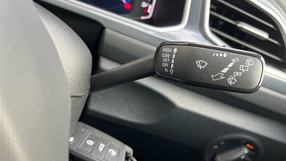 Used Volkswagen T-Roc 2025 for sale - 76870397: Photo 32