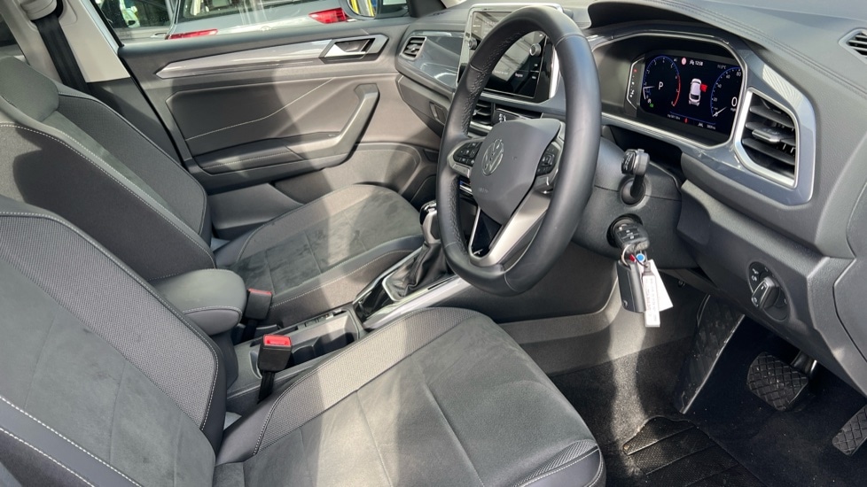 Used Volkswagen T-Roc 2025 for sale - 76870397: Photo 5