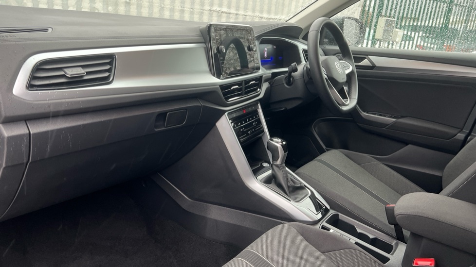 Used Volkswagen T-Roc 2025 for sale - 76872251: Photo 2