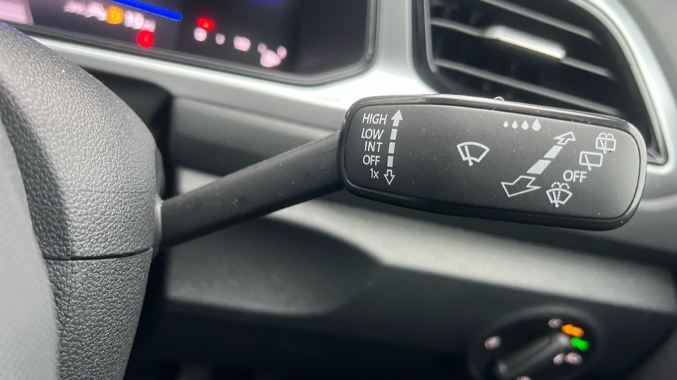 Used Volkswagen T-Roc 2025 for sale - 76872251: Photo 32