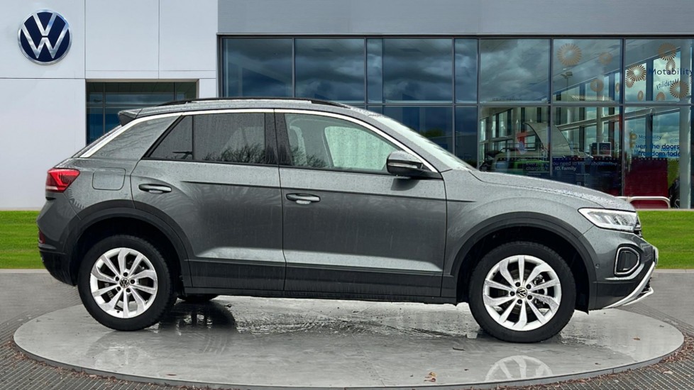 Used Volkswagen T-Roc 2025 for sale - 76872251: Photo 4