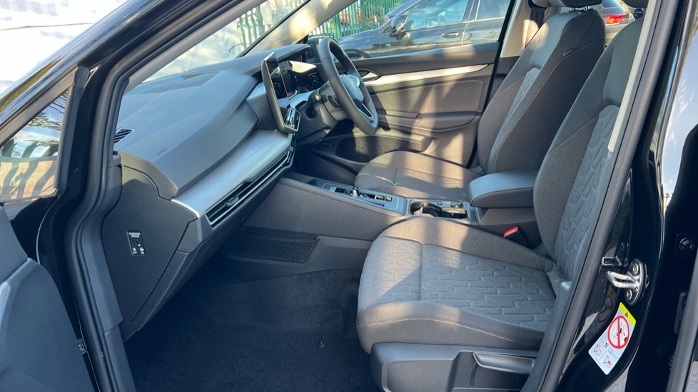 Used Volkswagen Golf 2025 for sale - 76870383: Photo 2