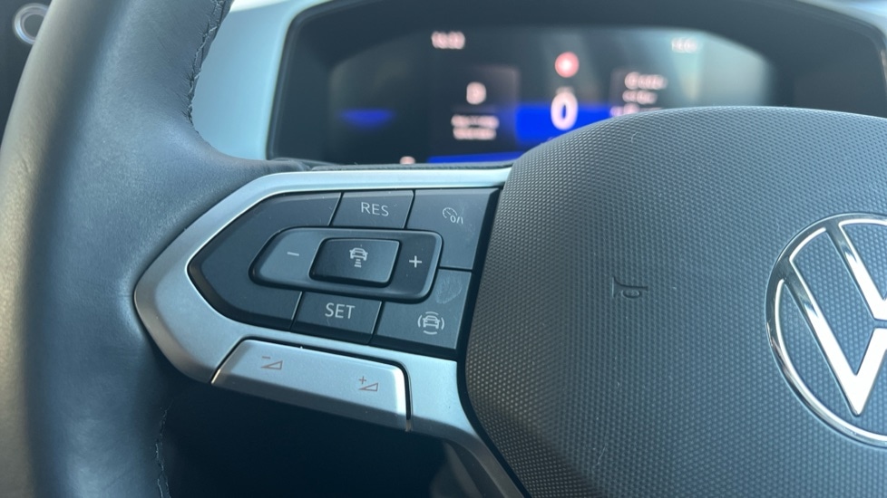 Used Volkswagen T-Roc 2025 for sale - 76871131: Photo 30