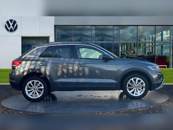 Used Volkswagen T-Roc 2025 for sale - 76871131: Photo