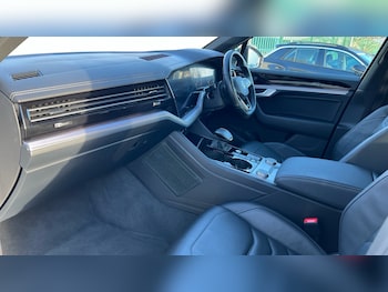 Used Volkswagen Touareg 2021 for sale - 77013147: Photo