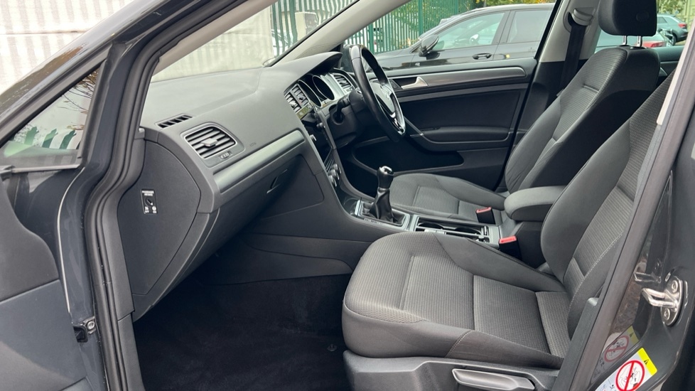 Used Volkswagen Golf 2020 for sale - 76937540: Photo 2