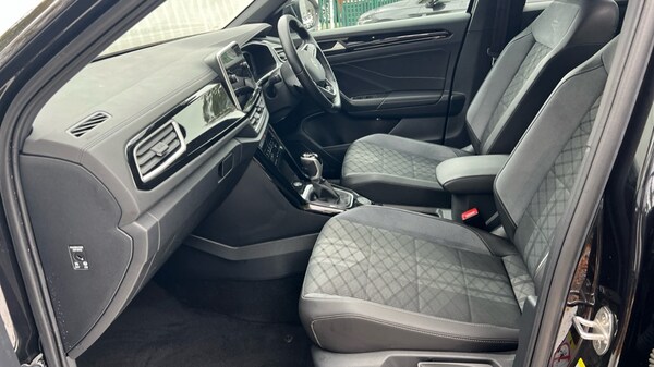 Used Volkswagen T-Roc 2023 for sale - 76112314: Photo 2