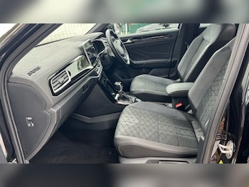 Used Volkswagen T-Roc 2023 for sale - 76112314: Photo 2