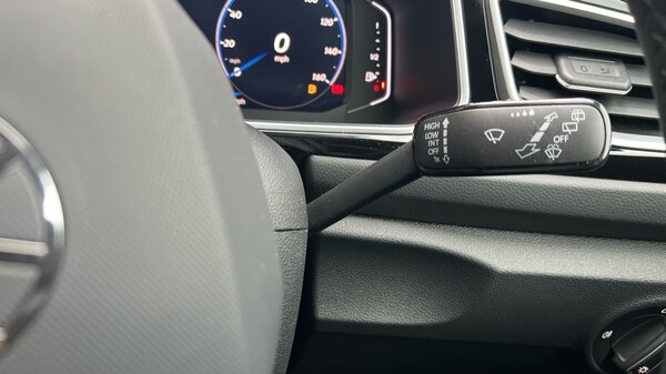 Used Volkswagen T-Roc 2023 for sale - 76112314: Photo 32