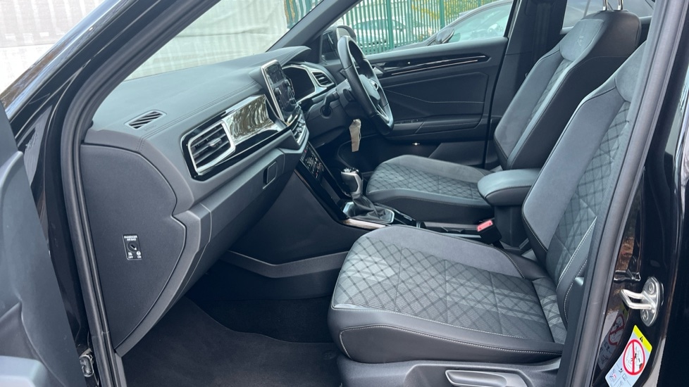 Used Volkswagen T-Roc 2023 for sale - 76501589: Photo 2