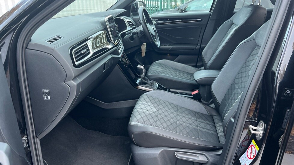 Used Volkswagen T-Roc 2023 for sale - 76501589: Photo 28