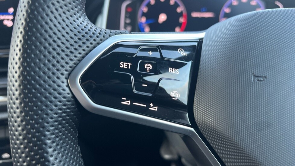 Used Volkswagen T-Roc 2023 for sale - 76501589: Photo 30