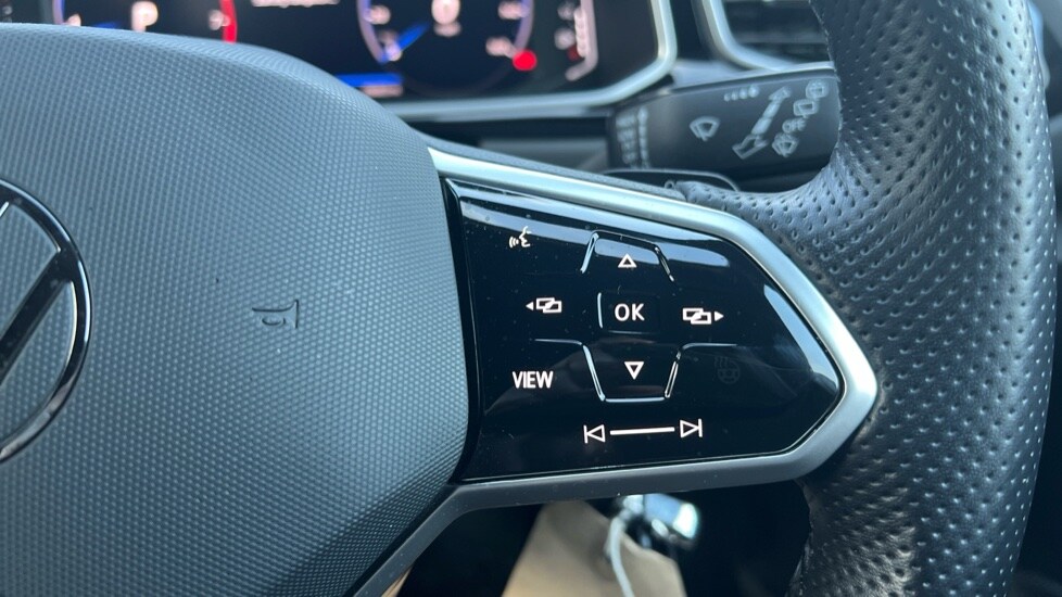 Used Volkswagen T-Roc 2023 for sale - 76501589: Photo 31