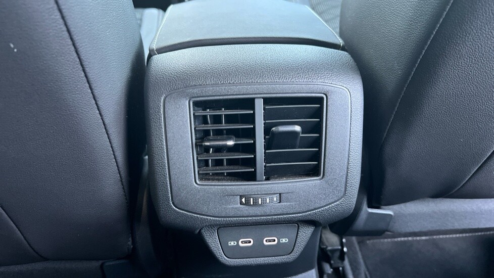 Used Volkswagen T-Roc 2023 for sale - 76501589: Photo 34