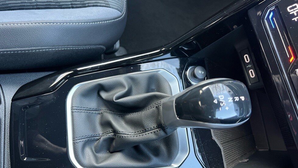 Used Volkswagen T-Roc 2023 for sale - 76501589: Photo 35