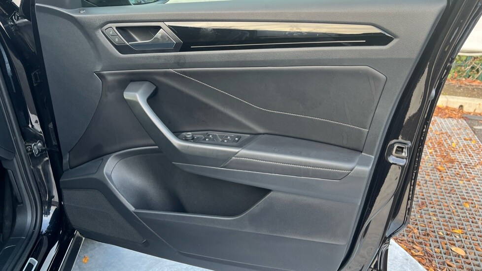 Used Volkswagen T-Roc 2023 for sale - 76501589: Photo 37