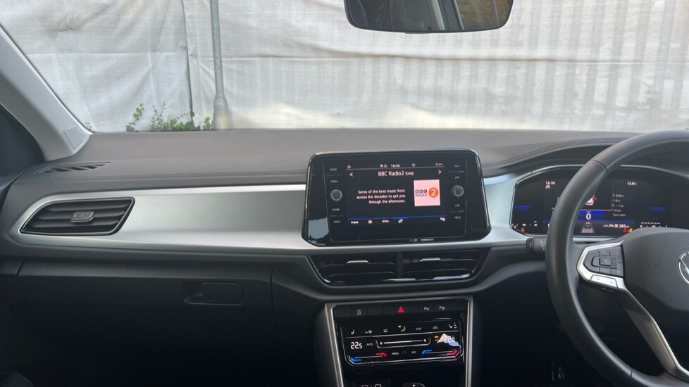 Used Volkswagen T-Roc 2025 for sale - 76176378: Photo 12