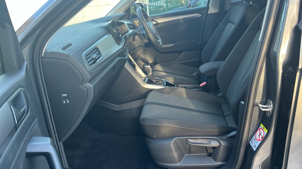 Used Volkswagen T-Roc 2025 for sale - 76176378: Photo 2