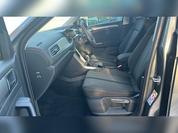 Used Volkswagen T-Roc 2025 for sale - 76176378: Photo