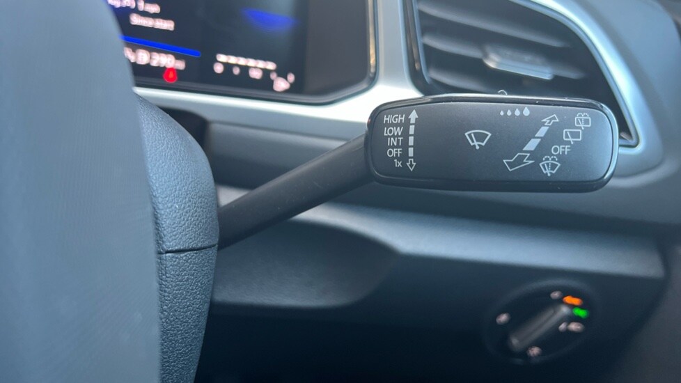 Used Volkswagen T-Roc 2025 for sale - 76176378: Photo 32