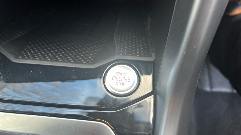 Used Volkswagen T-Roc 2025 for sale - 76176378: Photo 49