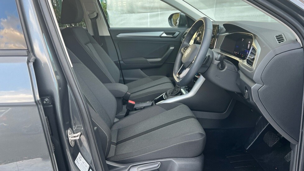 Used Volkswagen T-Roc 2025 for sale - 76176378: Photo 5