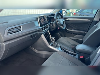 Used Volkswagen T-Roc 2023 for sale - 76874923: Photo