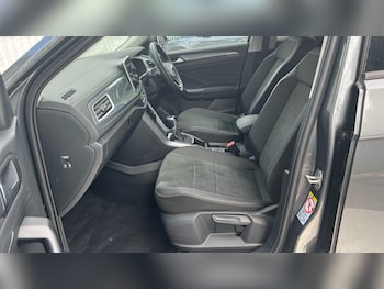 Used Volkswagen T-Roc 2024 for sale - 75406074: Photo