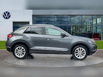 Used Volkswagen T-Roc 2024 for sale - 75406074: Photo