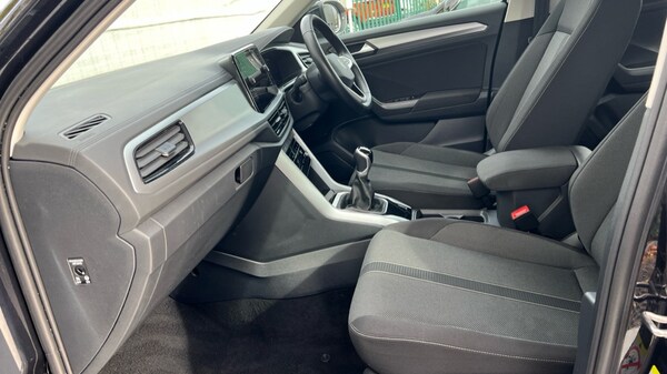 Used Volkswagen T-Roc 2024 for sale - 76154883: Photo 2