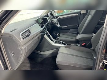 Used Volkswagen T-Roc 2024 for sale - 76154883: Photo 2