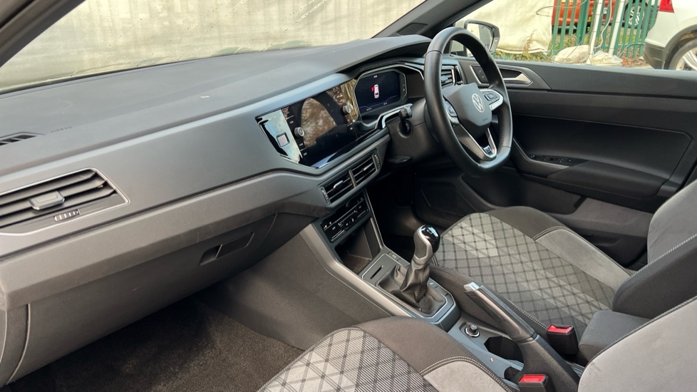 Used Volkswagen Polo 2023 for sale - 76873255: Photo 2