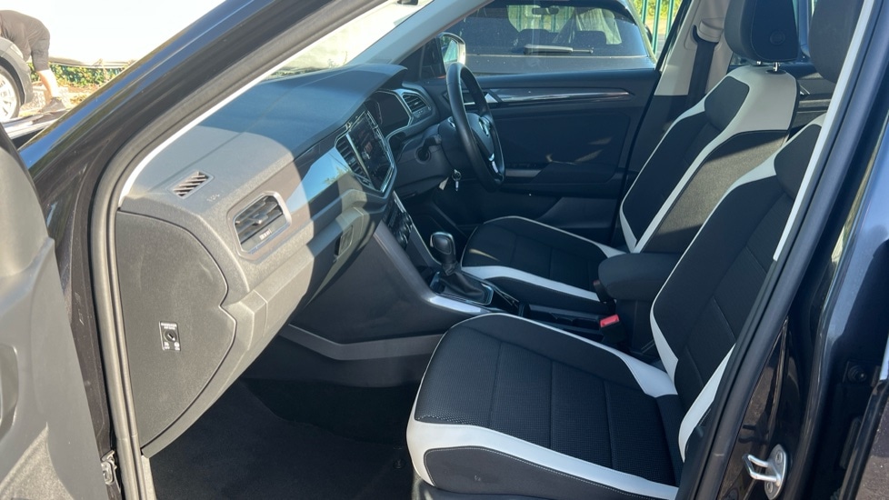 Used Volkswagen T-Roc 2021 for sale - 76172329: Photo 28