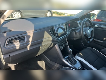 Used Volkswagen T-Roc 2021 for sale - 76172329: Photo 2