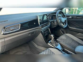 Used Volkswagen T-Roc 2022 for sale - 76872544: Photo